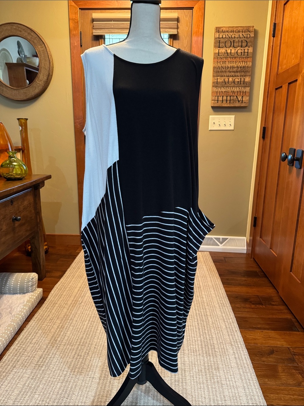Chalet Sleeveless Dress. Size 1X with side pocket. Cute!